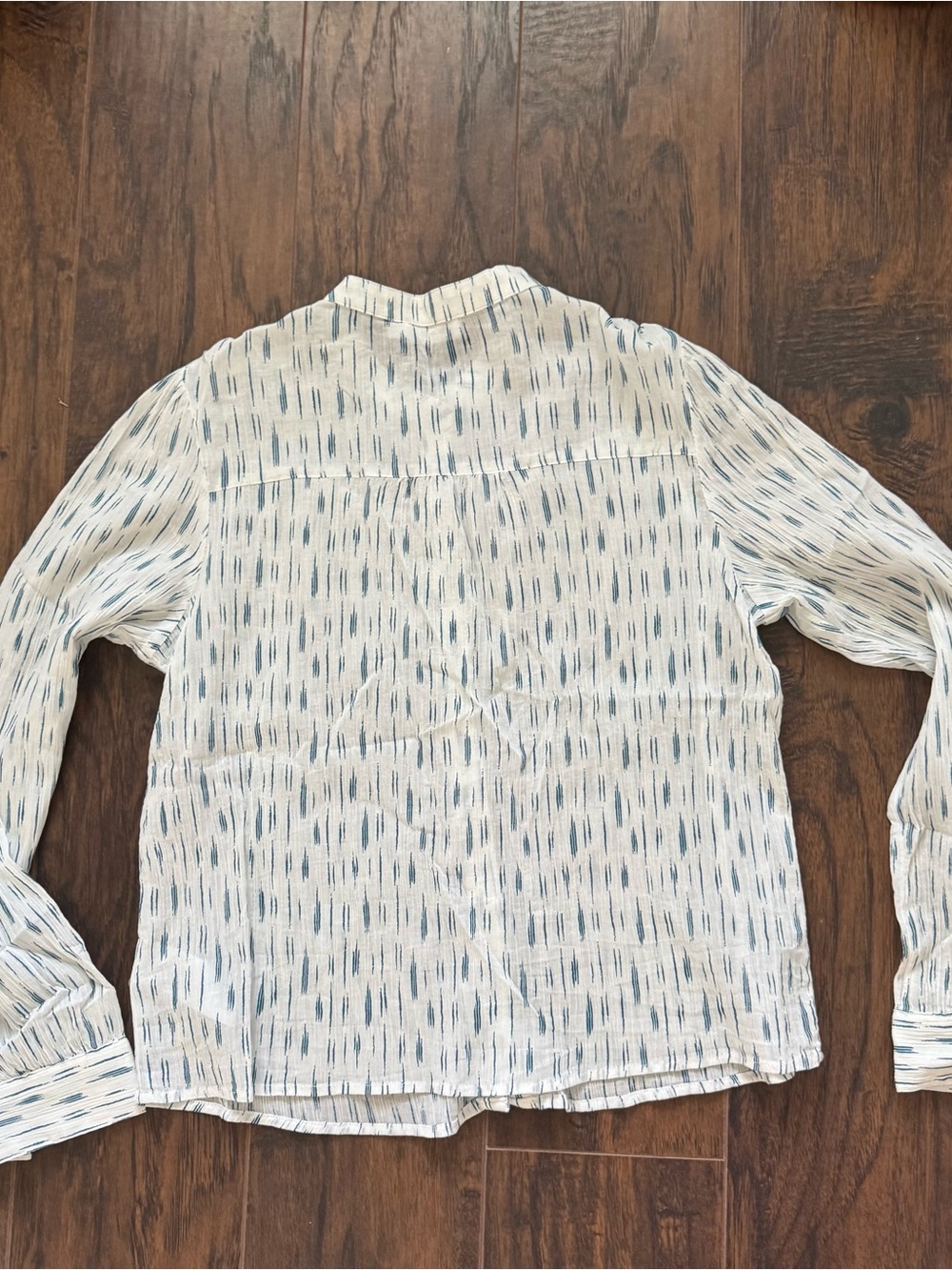 Carve Designs XS Azul Ikat (White w/Blue) Tatum Gauze Top - Picture 2 of 7
